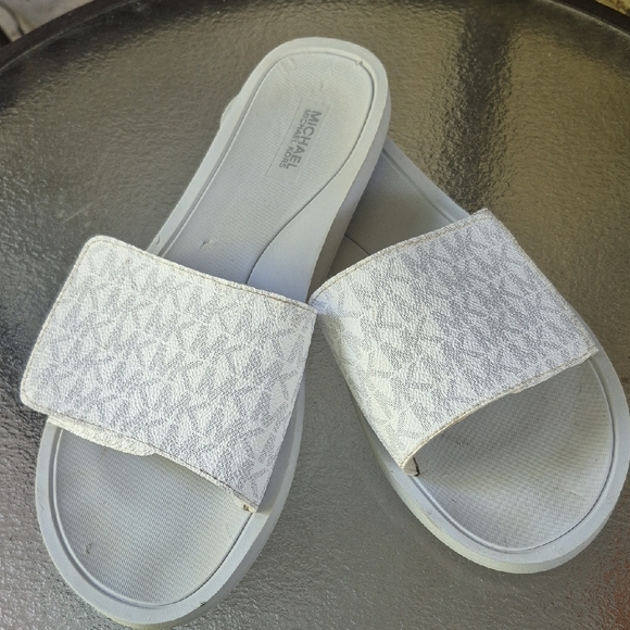 Michael Kors Slides - Picture 1 of 9
